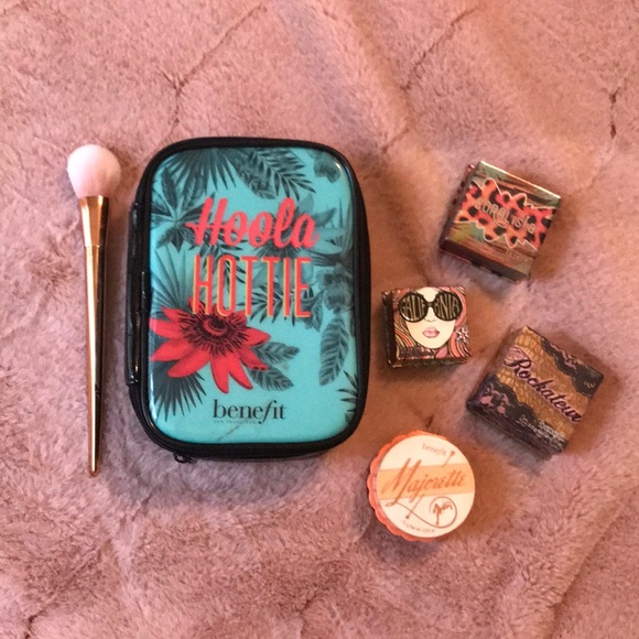 Benefit Other - Benefit blush bundle with benefit storage case